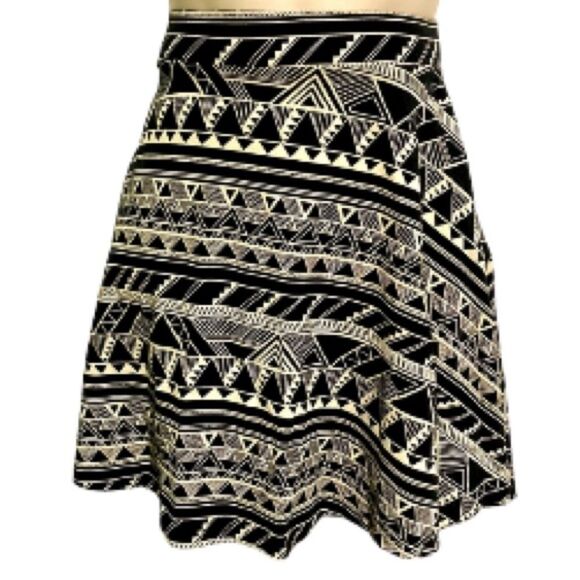 VICTORIAS SECRET PINK Aztec Mini Skater Skirt Circle Flare Black Cream Large - Picture 1 of 13
